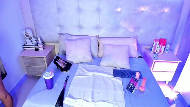 BellaWilliams  online show from May 8, 5:32 am