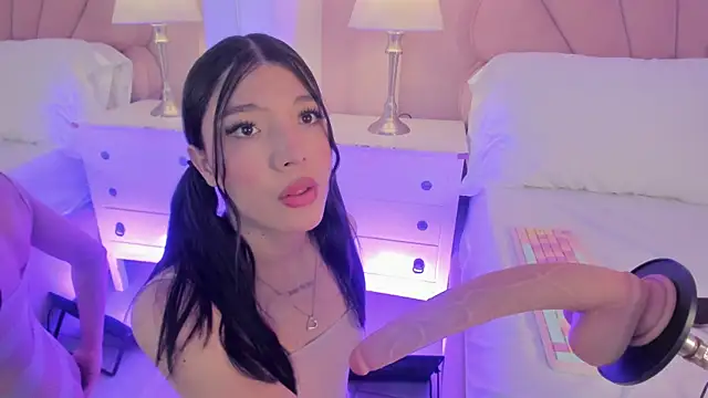 May foxx online show from April 4, 8:40 pm