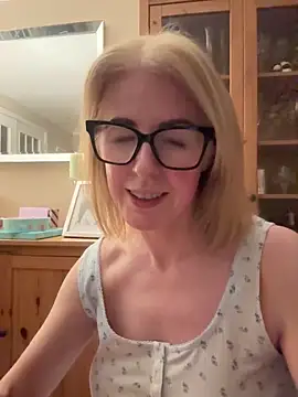 Laylaskyexx online show from April 16, 9:39 pm