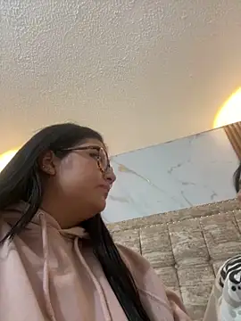 Elisa n Emma online show from April 29, 10:26 pm