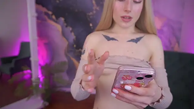 MelaniiePlay online show from May 13, 1:28 pm