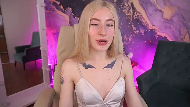 MelaniiePlay online show from May 14, 1:39 pm