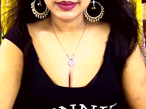 Noor Zarin online show from April 25, 2:47 pm