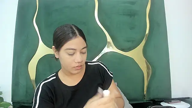 Daphne cuteht online show from May 7, 8:34 pm