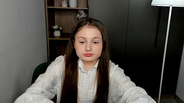 RosieNeuner online show from April 4, 2:54 am