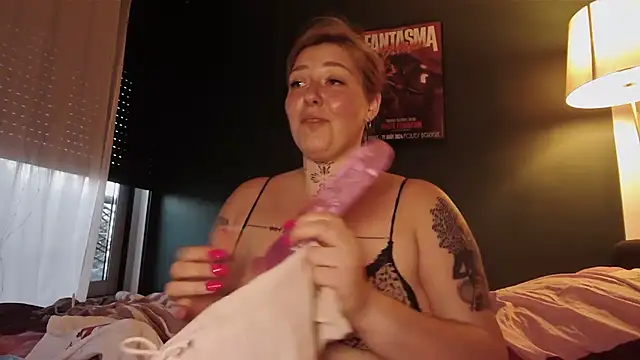 MaggievanG online show from July 9, 7:38 pm