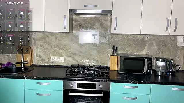 auroriell online show from April 6, 4:46 am