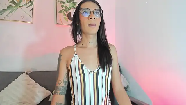Maddie Ray online show from June 4, 3:16 pm