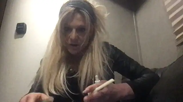 GypsiiCornel online show from April 15, 8:59 am