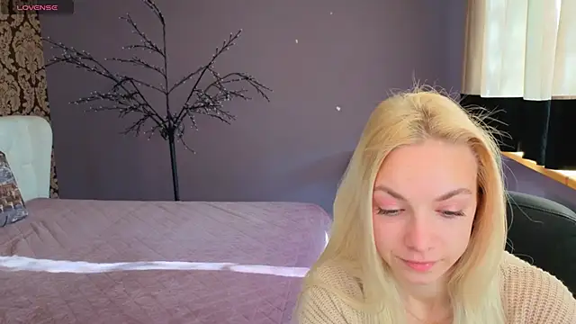 SonnySofia online show from May 4, 5:44 am