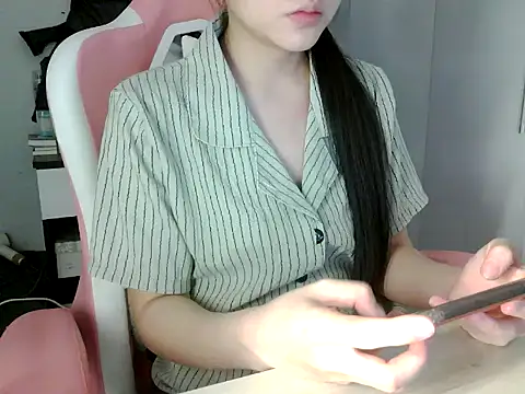 lucienguyen online show from May 24, 5:39 am