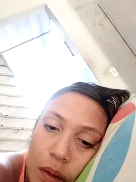 Raianaferreira online show from April 8, 7:05 pm