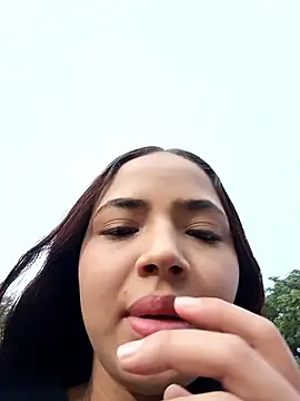 Sexy cloee outdoors online show from April 8, 9:50 pm