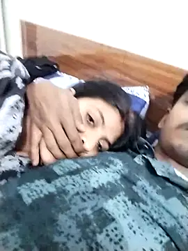 Love-Birdss online show from April 8, 8:33 pm