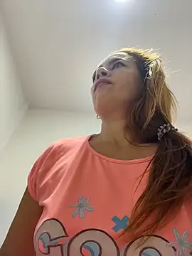 Natigoonzalez online show from May 17, 1:32 pm