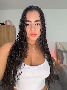 ZaraReyes online show from May 21, 2:15 pm