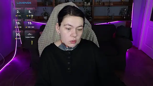 QwertyAnnie Lbo online show from April 15, 2:56 am