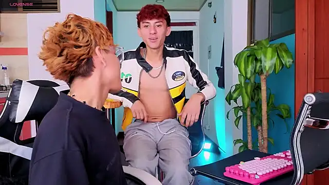 Ryan y tony online show from April 9, 6:46 pm