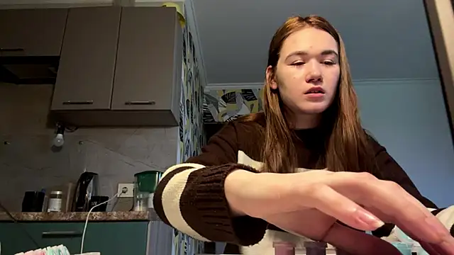 ValiriaX online show from April 10, 1:28 pm