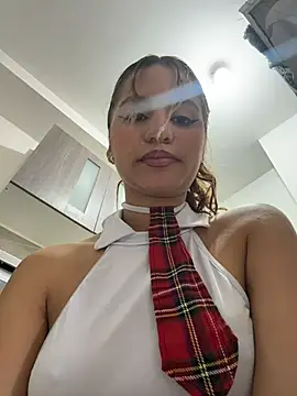 ViankaRose online show from May 6, 11:36 am