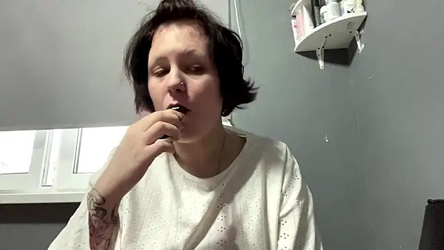 Hissokai online show from April 18, 1:24 pm