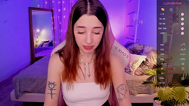 CharliGrace  online show from April 24, 12:30 pm
