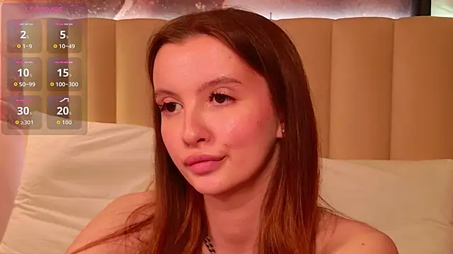 Molly  Quinn online show from June 15, 7:25 pm