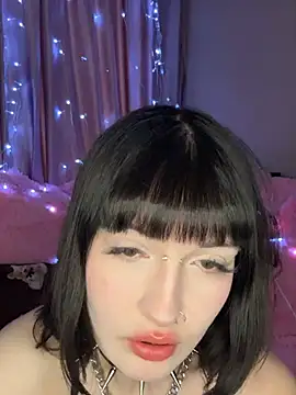 virusDoll online show from May 28, 2:15 pm