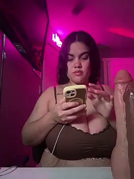 Islandmamita online show from June 9, 4:45 am