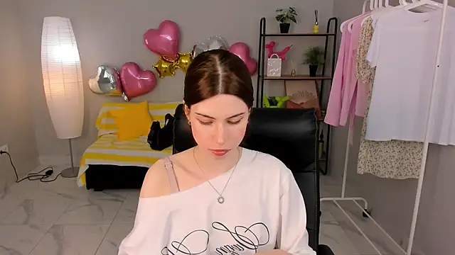 Umia Bordered online show from April 16, 11:43 am