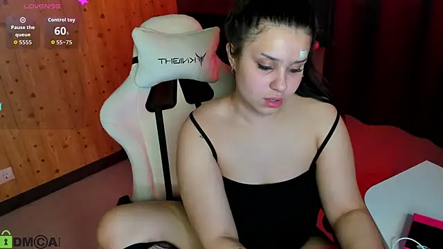 nicolewoss online show from June 8, 11:11 am