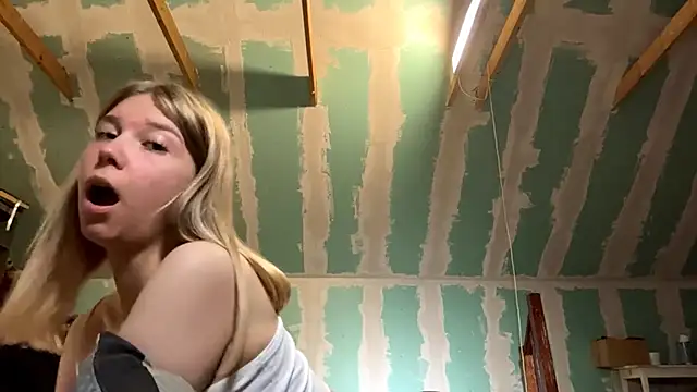 Skinny girl  online show from May 4, 7:28 pm