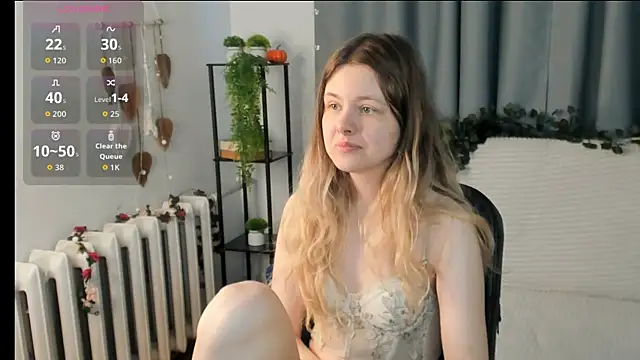 Glitch Doll online show from May 10, 5:53 am