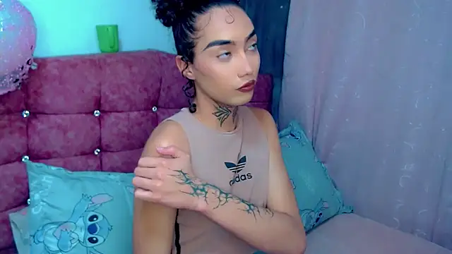 Darianna A online show from July 17, 12:04 am