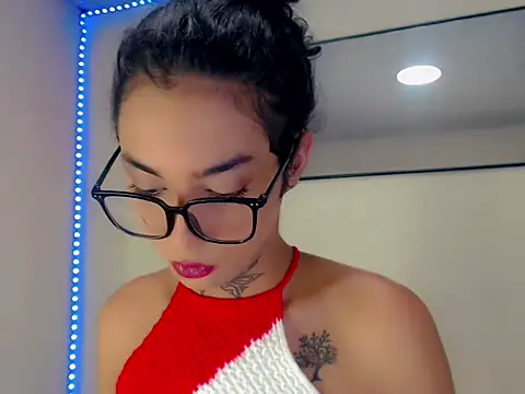 Darianna A online show from May 16, 8:41 pm