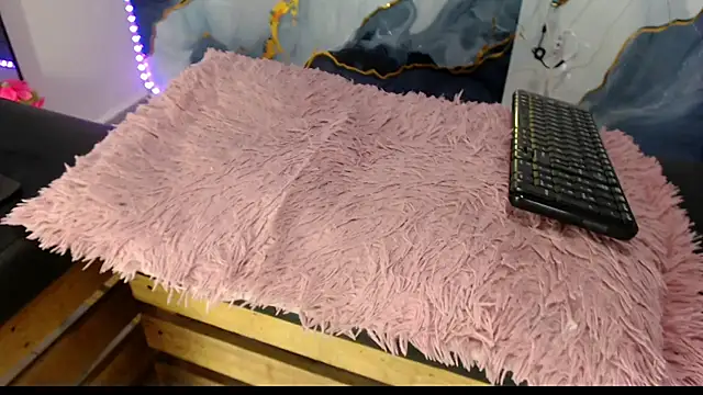 Darianna A online show from June 8, 2:51 pm
