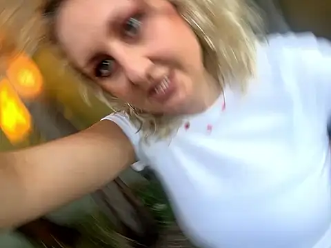 misskissxoxo online show from May 14, 6:52 am