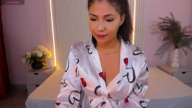 LucyWild8 online show from May 9, 10:23 pm