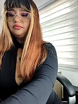 BelleVivianne online show from April 25, 1:41 pm