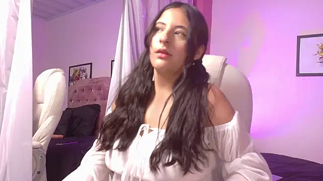 Maggiee 1 online show from April 21, 7:32 pm