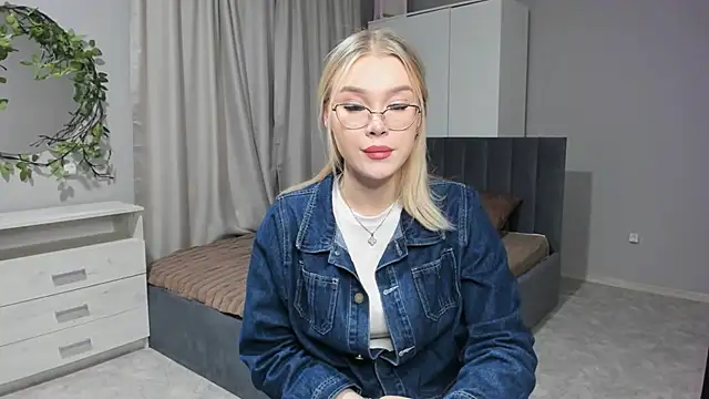 BlondeAura online show from May 6, 10:14 pm