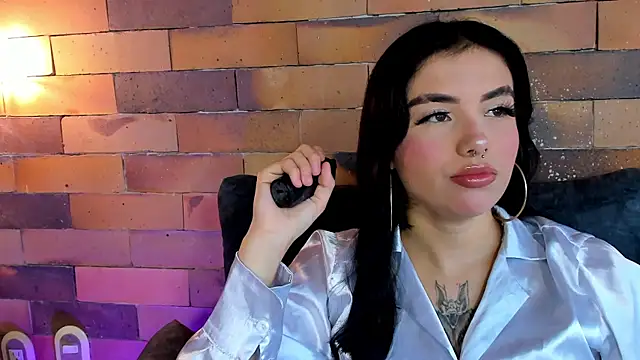 isabella hv online show from April 21, 4:03 pm