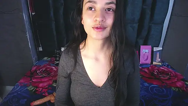 salamandracl202 online show from May 15, 5:44 am