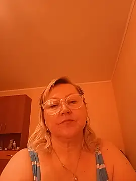 I amVeronicle online show from June 28, 3:40 pm
