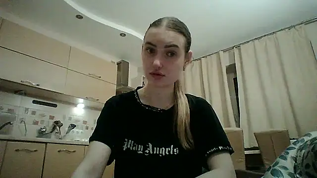 Lisanta online show from May 2, 7:28 pm