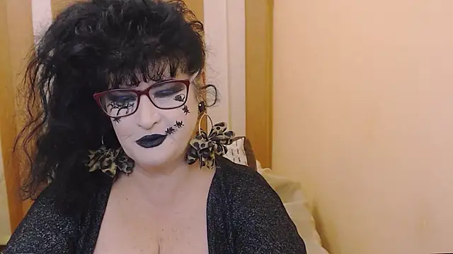 QuuenOfSin online show from October 31, 9:30 pm