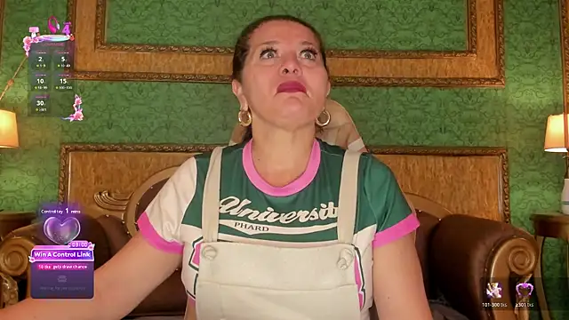 Agata Jade online show from June 30, 12:15 pm