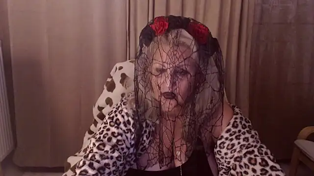 Divineblond online show from October 31, 11:09 pm