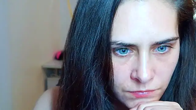 khalessi13 online show from April 26, 9:34 pm