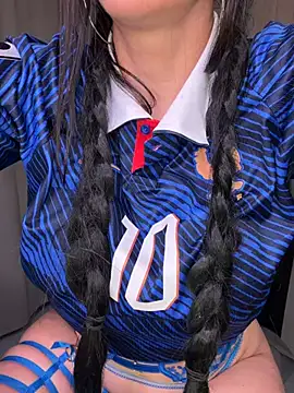 Giulia hood online show from June 22, 1:41 pm